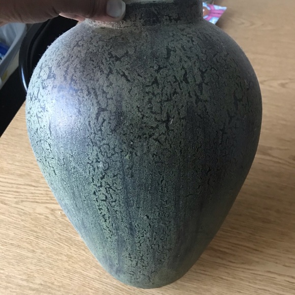 Vases - Picture 2 of 4